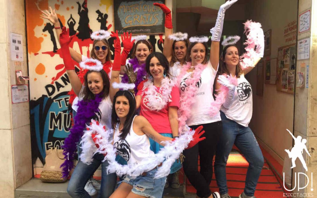 Un taller de burlesque para celebrar la despedida de soltera de María