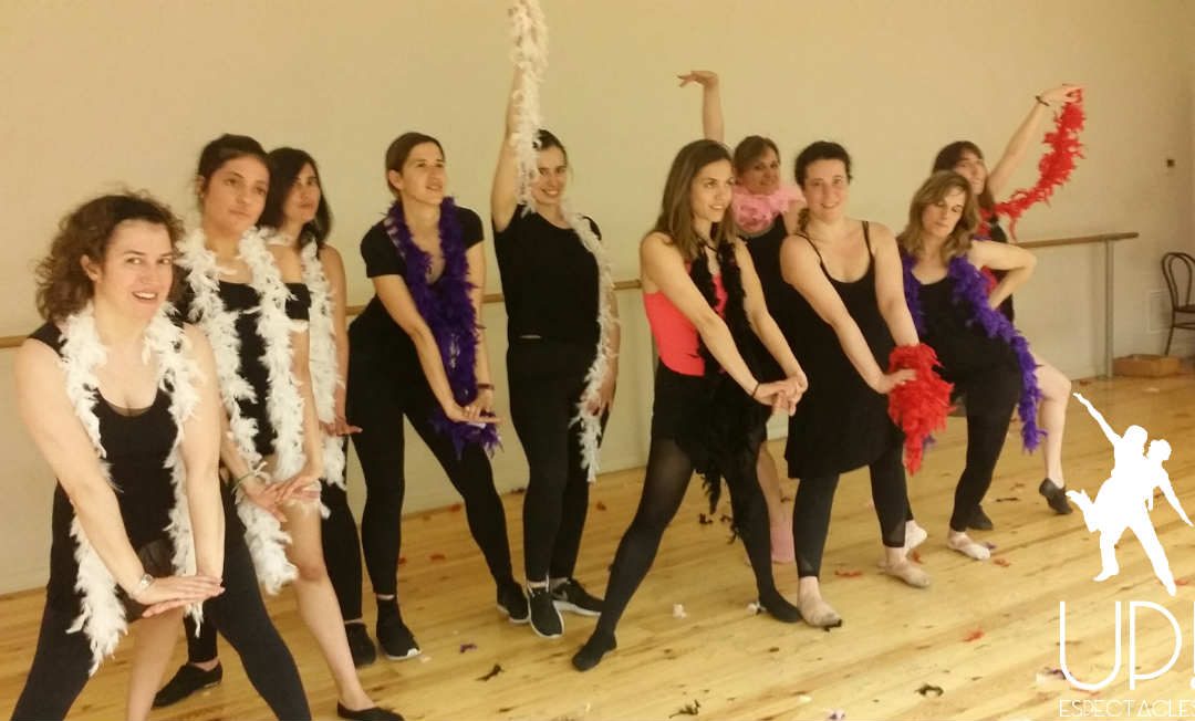 Un taller de baile para celebrar  la despedida de soltera de Paz