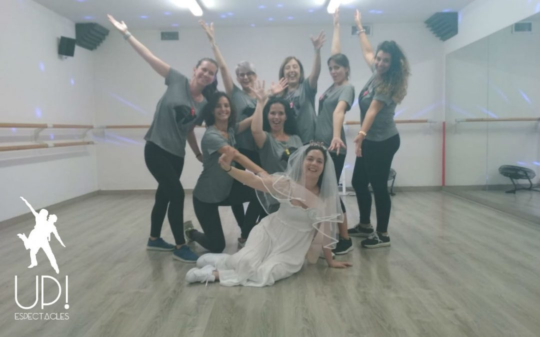 Las amigas de Andrea han querido celebrar la despedida de soltera bailando