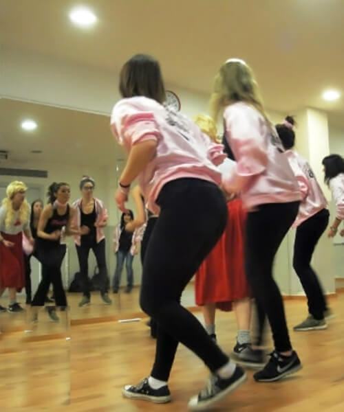 Despedida de soltera Grease en Barcelona con Up!Dansa Despedida de soltera Grease en Barcelona con Up!Dansa