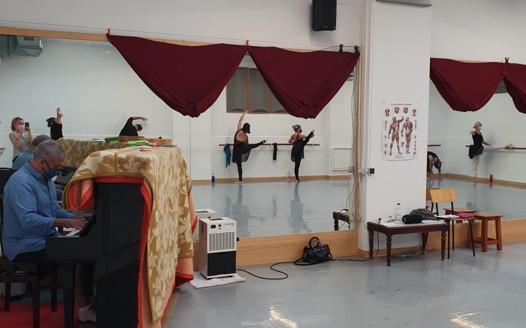 Te apetece disfrutar nuestras clases de ballet con pianista?