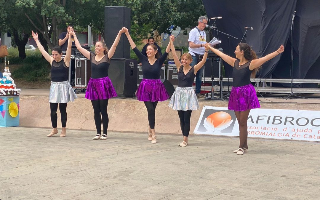 Las alumnas de ballet clásico  colaboran con la fibromialgia